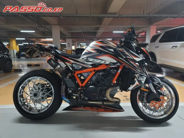 KTM 1390 Super Duke R Evo