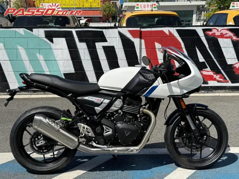 Triumph Thruxton 400