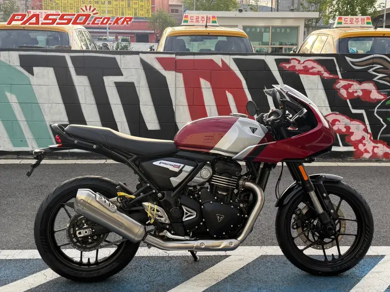 Triumph Thruxton 400