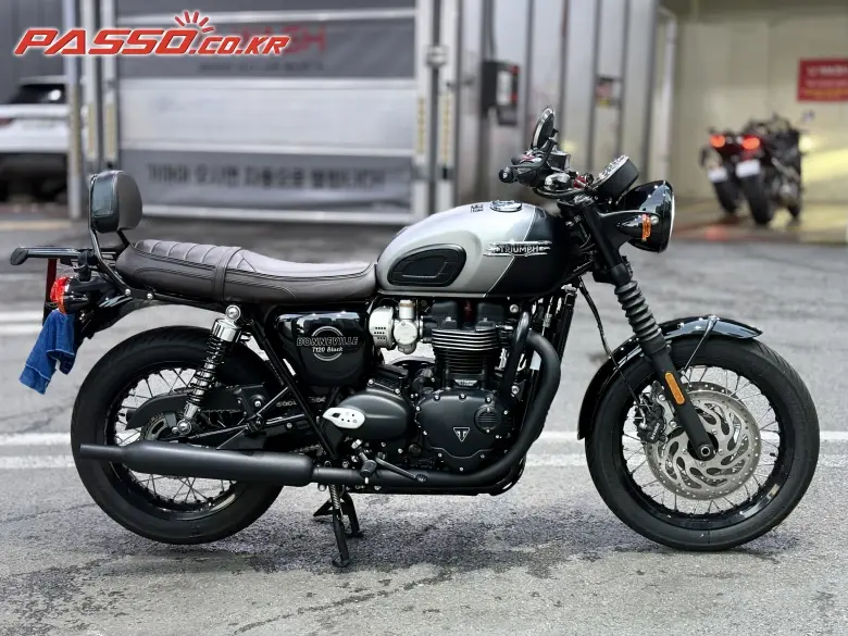 Triumph Bonneville T120 Black