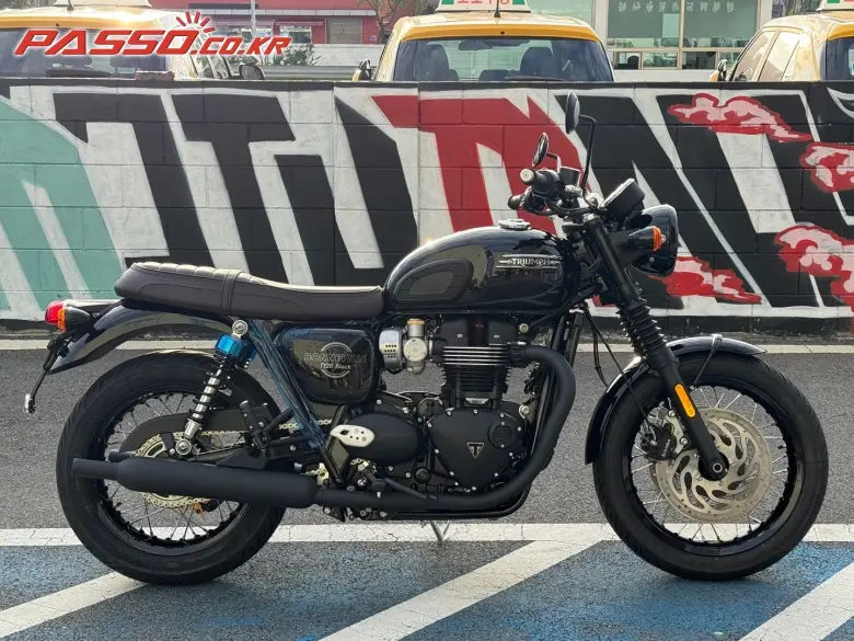 Triumph Bonneville T120 Black