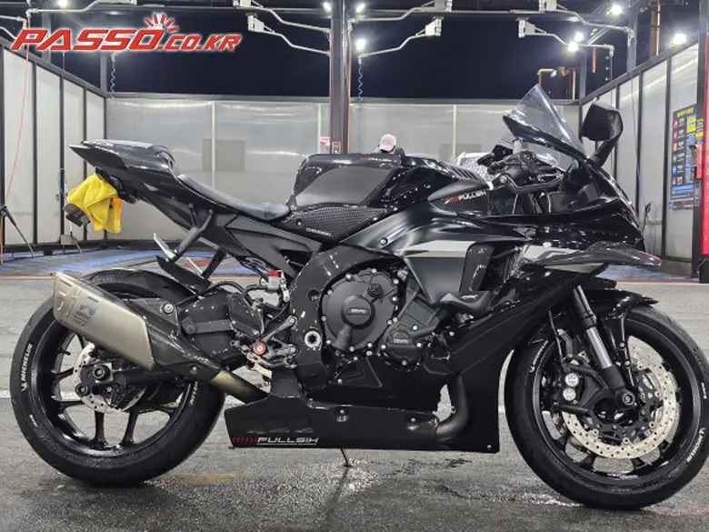Yamaha YZF R1