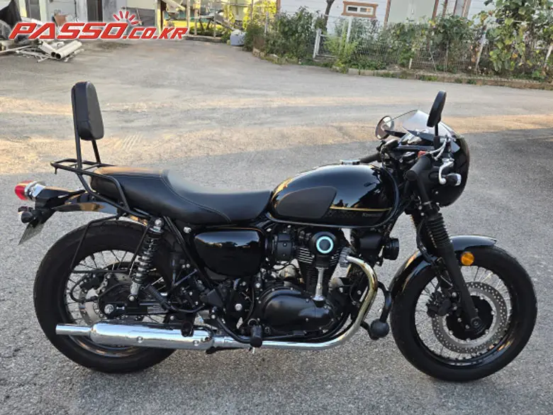 Kawasaki W 800 Cafe