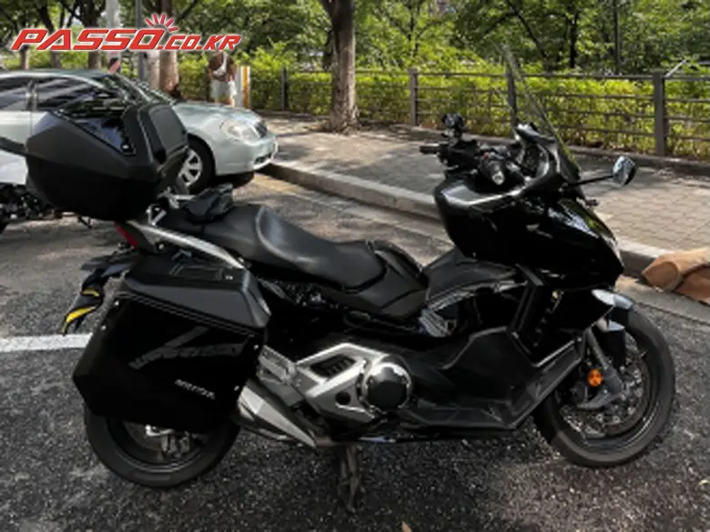 Honda Forza 750