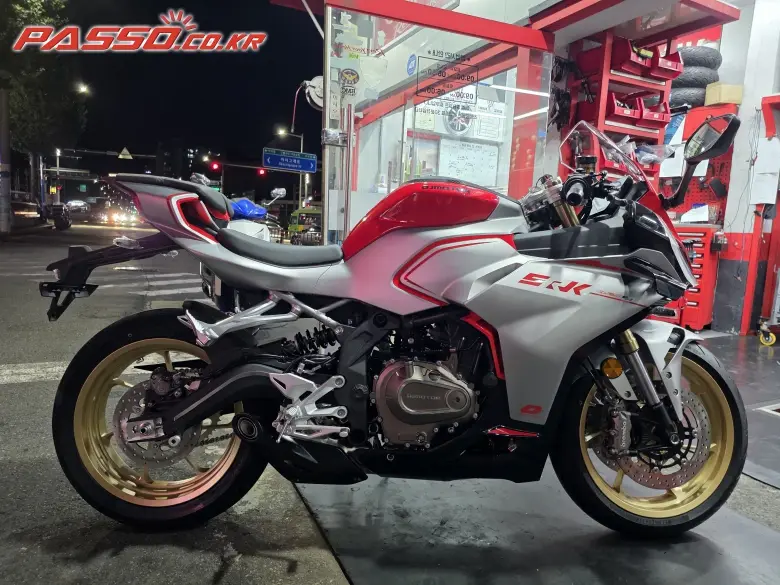 QJMotor SRK 421 RR