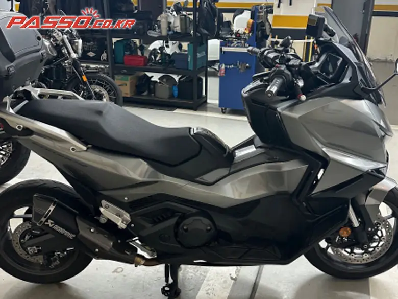 Honda Forza 750