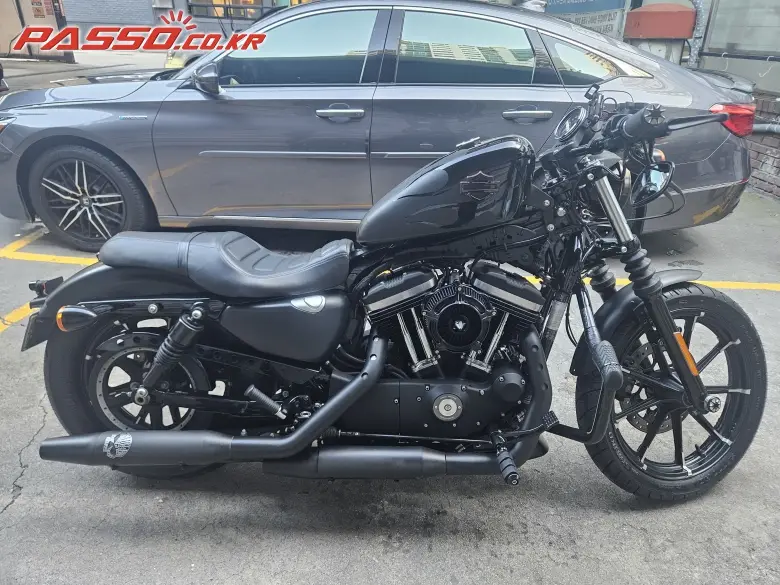Harley-Davidson 883