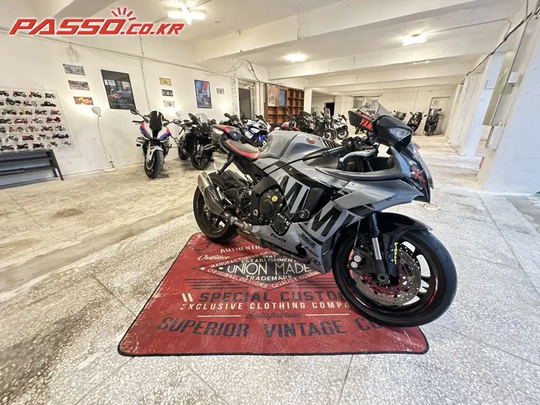 Yamaha YZF R1