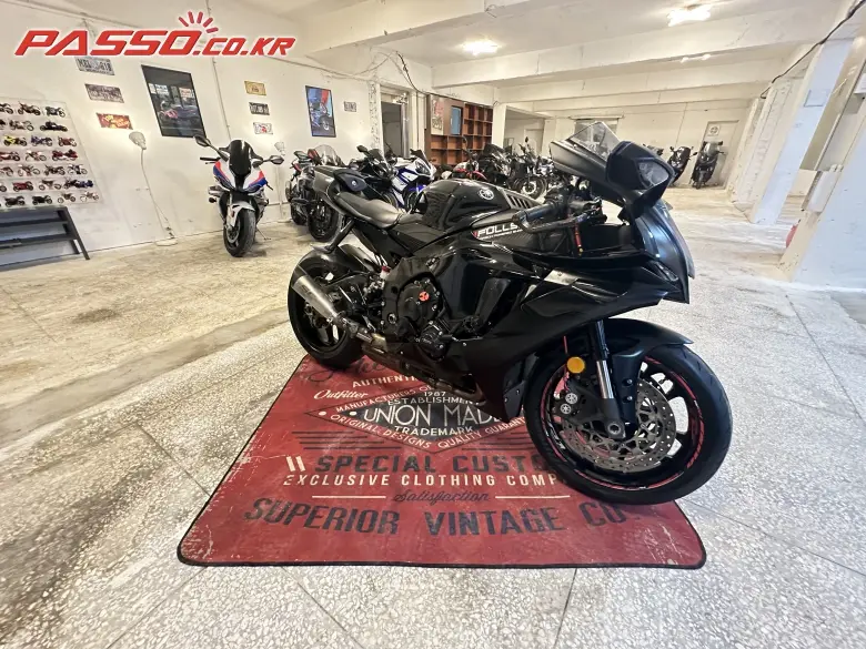 Yamaha YZF R1