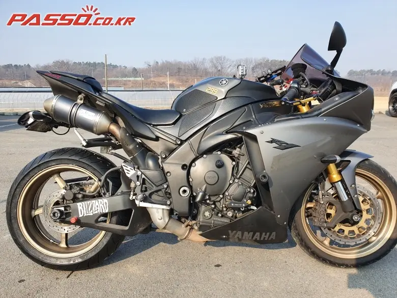 Yamaha YZF R1