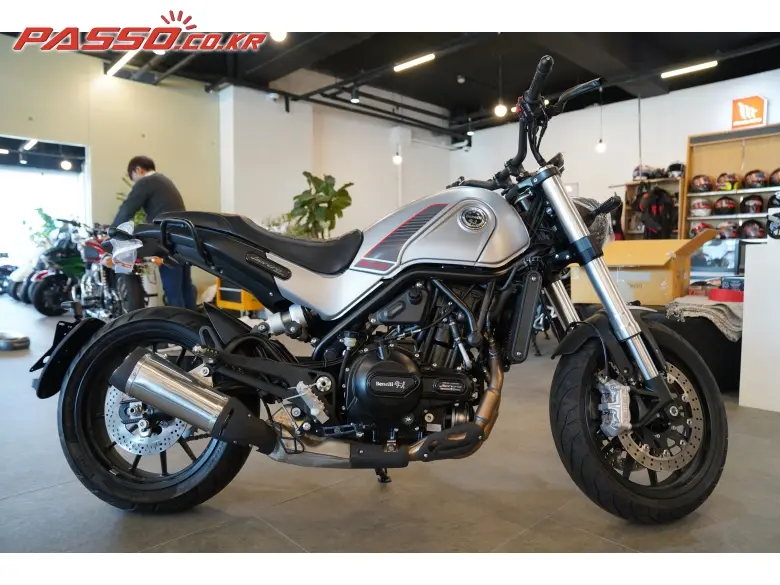 Benelli Leoncino 500