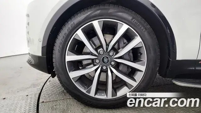 Land Rover Discovery 5, 2022