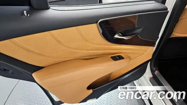 Lexus LS500, 2022