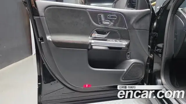 Mercedes-Benz GLB-Class, 2025