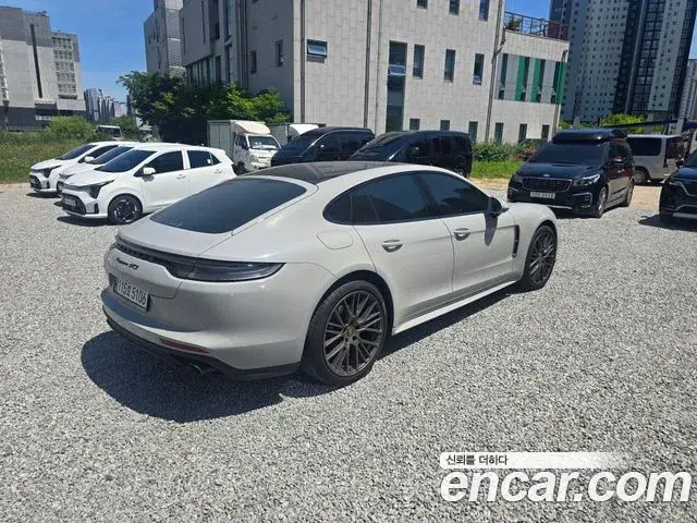 Porsche Panamera, 2022