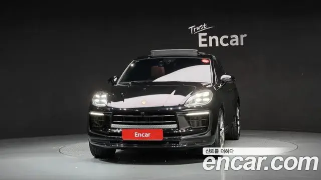 Porsche Macan, 2022