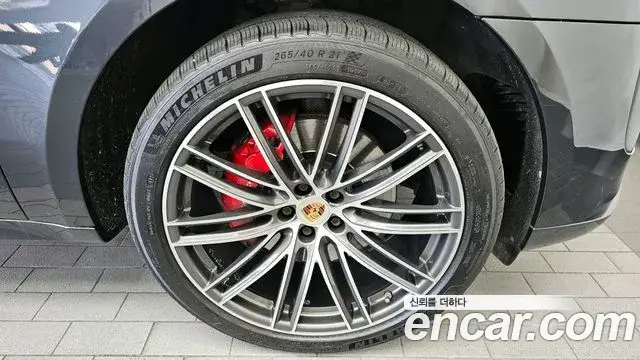 Porsche Macan, 2021