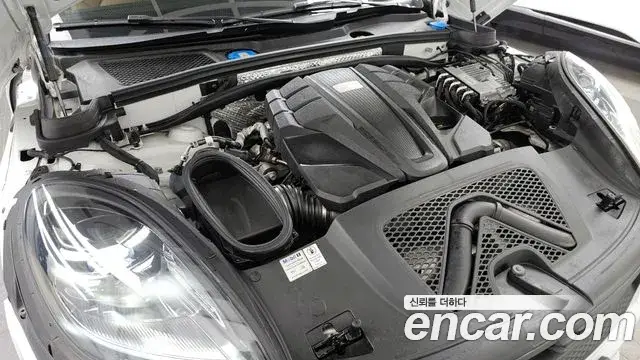 Porsche Macan, 2022