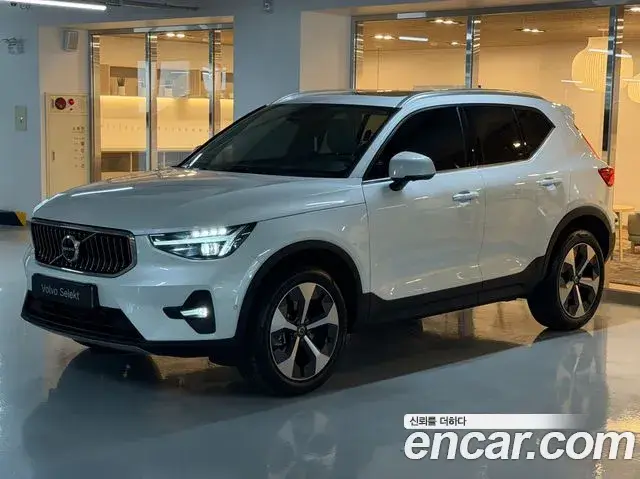 Volvo XC40, 2025