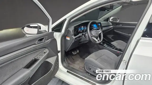 Volkswagen Golf, 2024