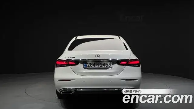 Mercedes-Benz E-Class, 2022