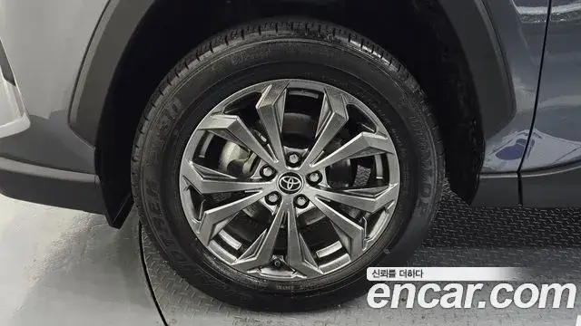 Toyota RAV4, 2023
