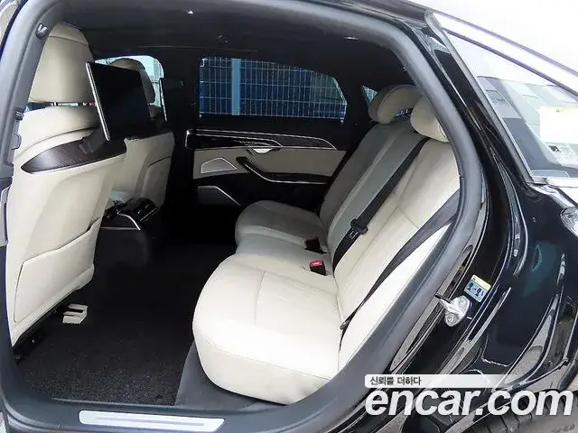 Audi A8, 2022