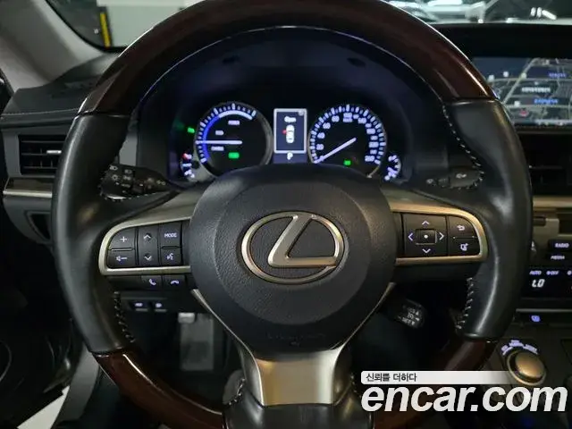 Lexus ES300h, 2018