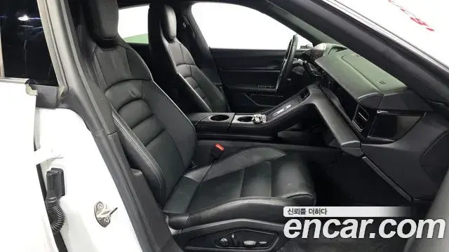 Porsche Taycan, 2022