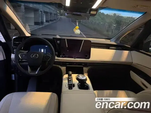 Lexus LM, 2025