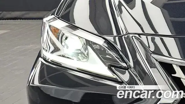 Lexus ES300h, 2025