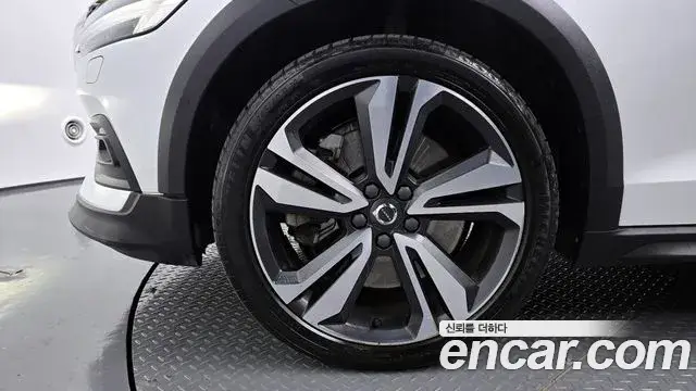 Volvo V60 Cross Country, 2019