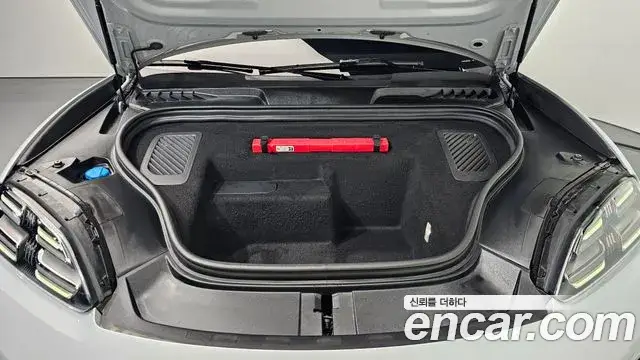 Porsche Macan EV, 2025
