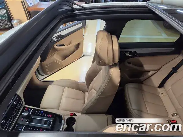 Porsche Macan, 2022