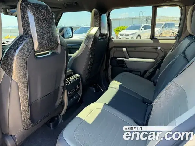 Land Rover Defender, 2025
