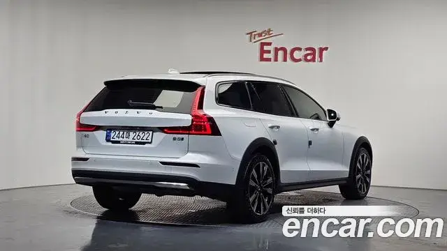 Volvo V60 Cross Country, 2024