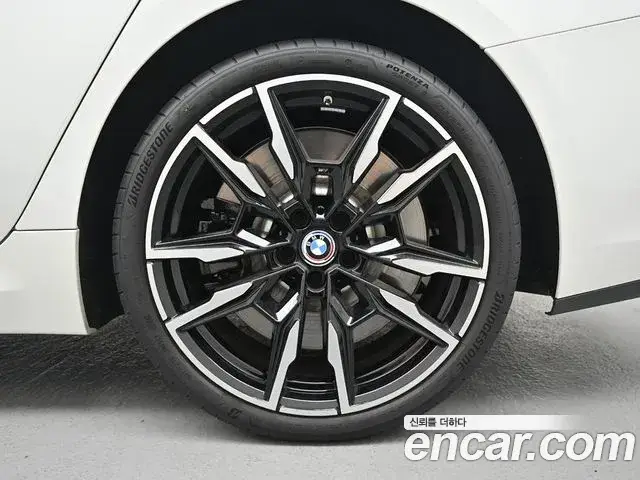 BMW 8 Series, 2025