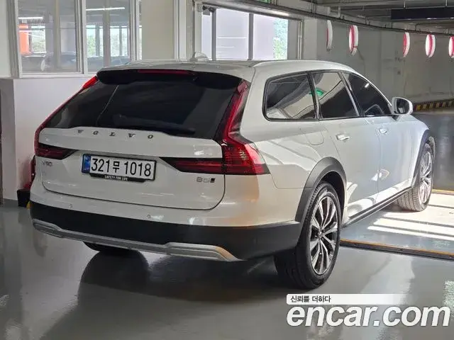 Volvo V90 Cross Country, 2025