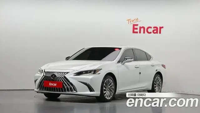 Lexus ES300h, 2025