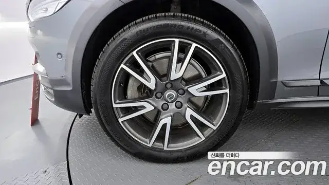 Volvo V90 Cross Country, 2019