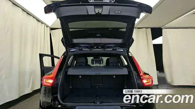 Volvo XC40, 2025