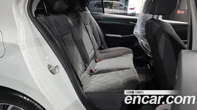 Volkswagen Golf, 2024