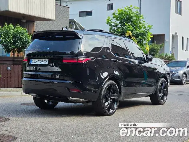 Land Rover Discovery 5, 2025
