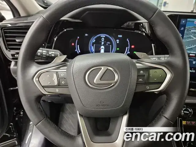 Lexus NX350h, 2025