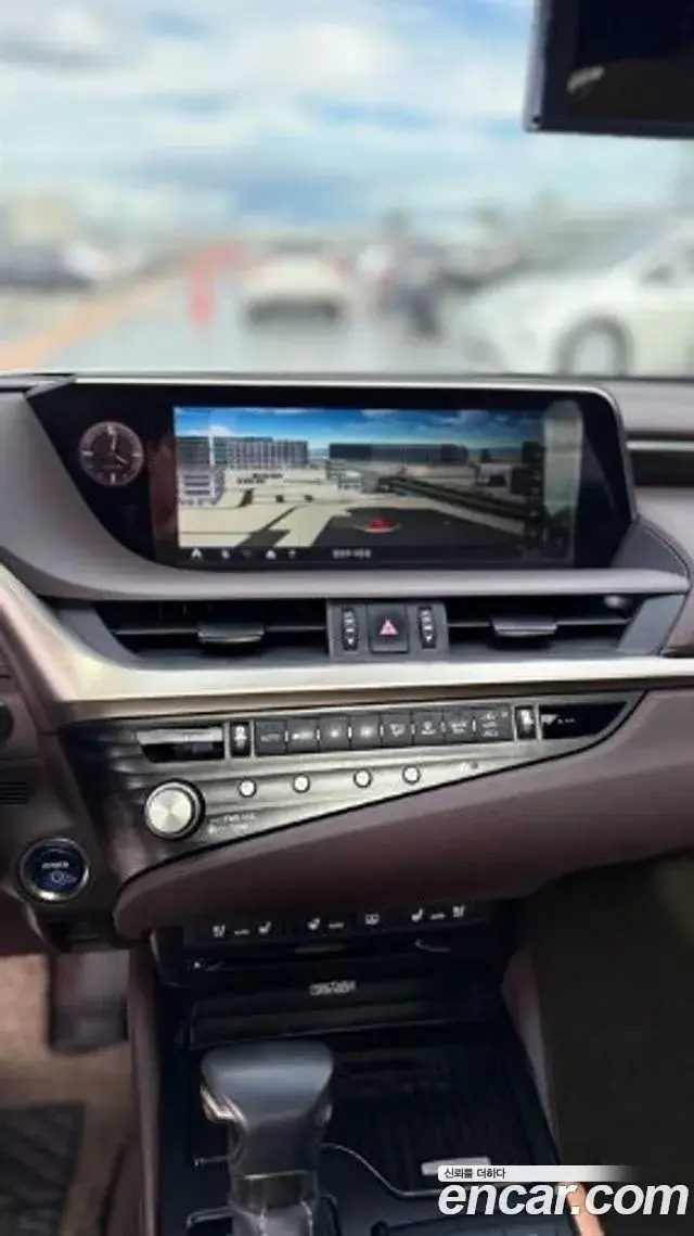 Lexus ES300h, 2021