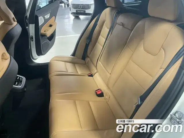 Volvo V60 Cross Country, 2025