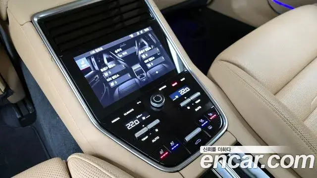 Porsche Panamera, 2023