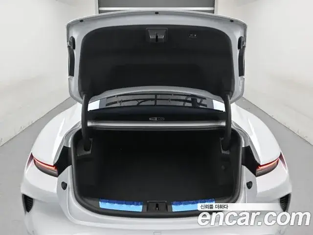 Porsche Taycan, 2025