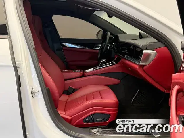 Porsche Panamera, 2023