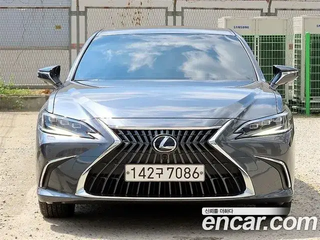 Lexus ES300h, 2023